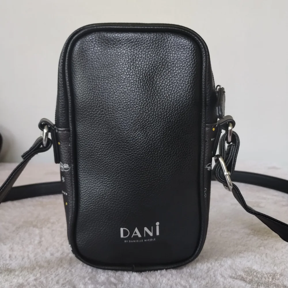 Danielle Nicole Black Friends Central Perk Crossbody Bag - Picture 4 of 10